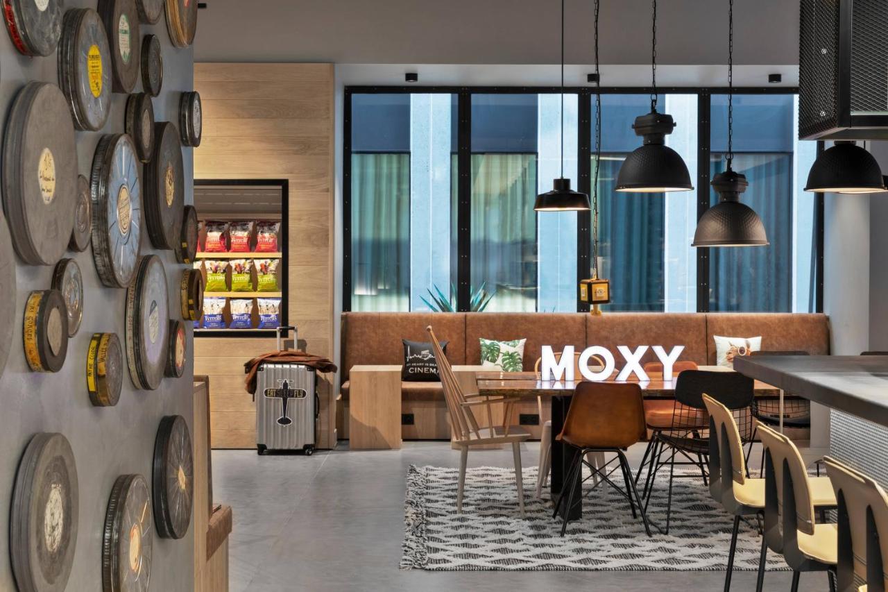 Hôtel Moxy Lyon Airport à Colombier-Saugnieu Extérieur photo